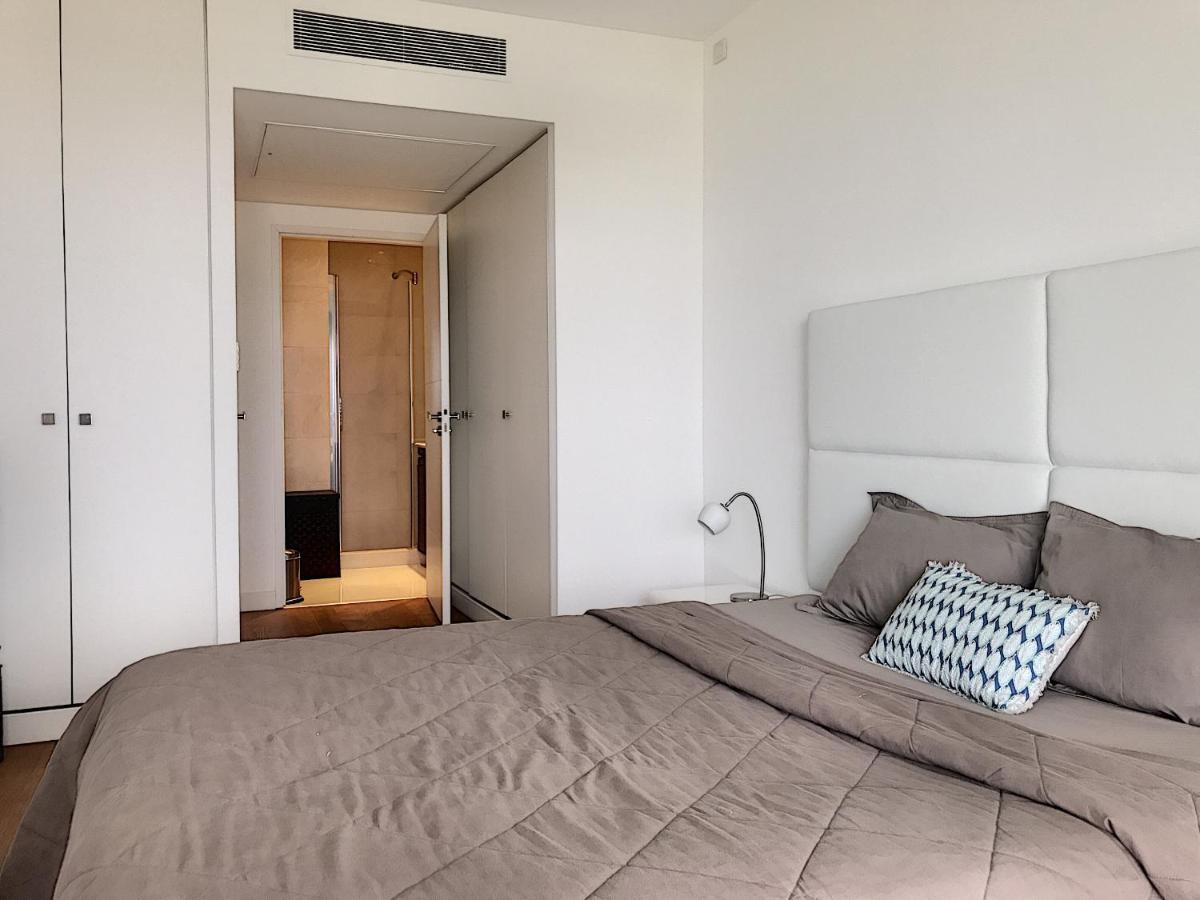 Incredible Views Of In A Calm Luxury & Big Park